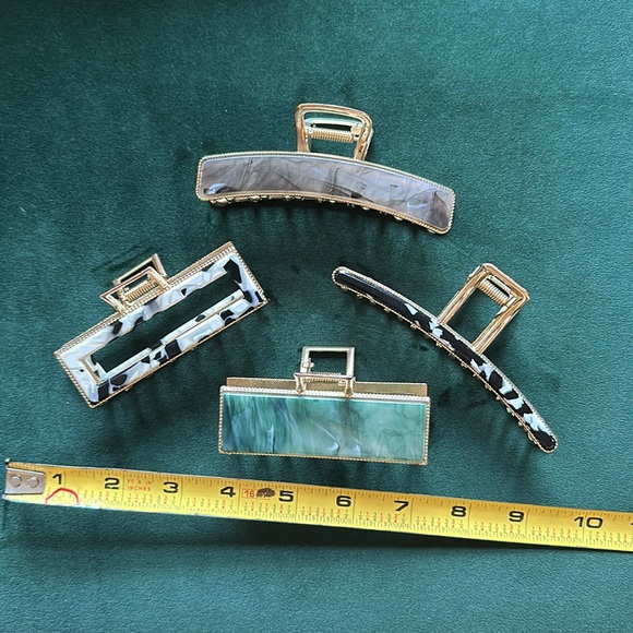 Anthropologie Resin set of 4 Claw Hair Clips - Picture 4 of 9